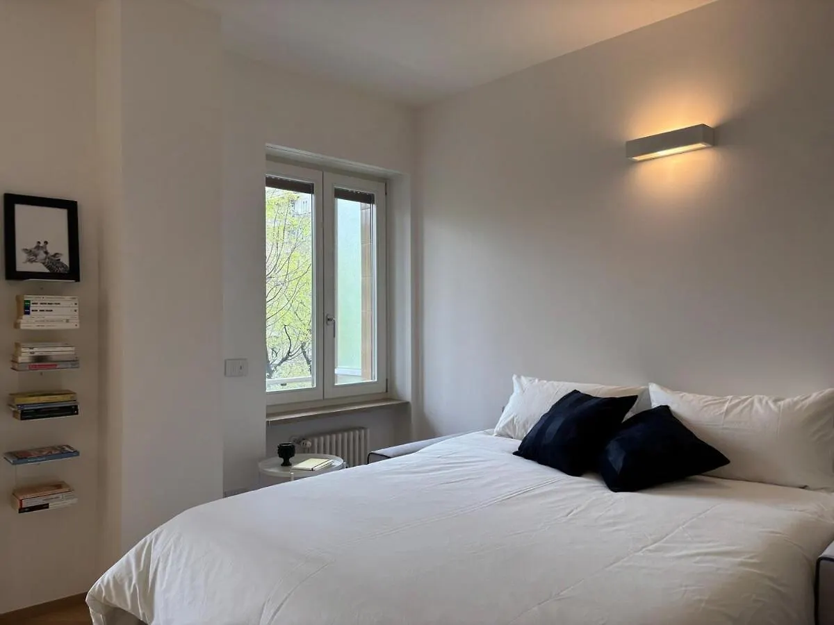 Bright Apartment With Balcony - Navigli Milánó